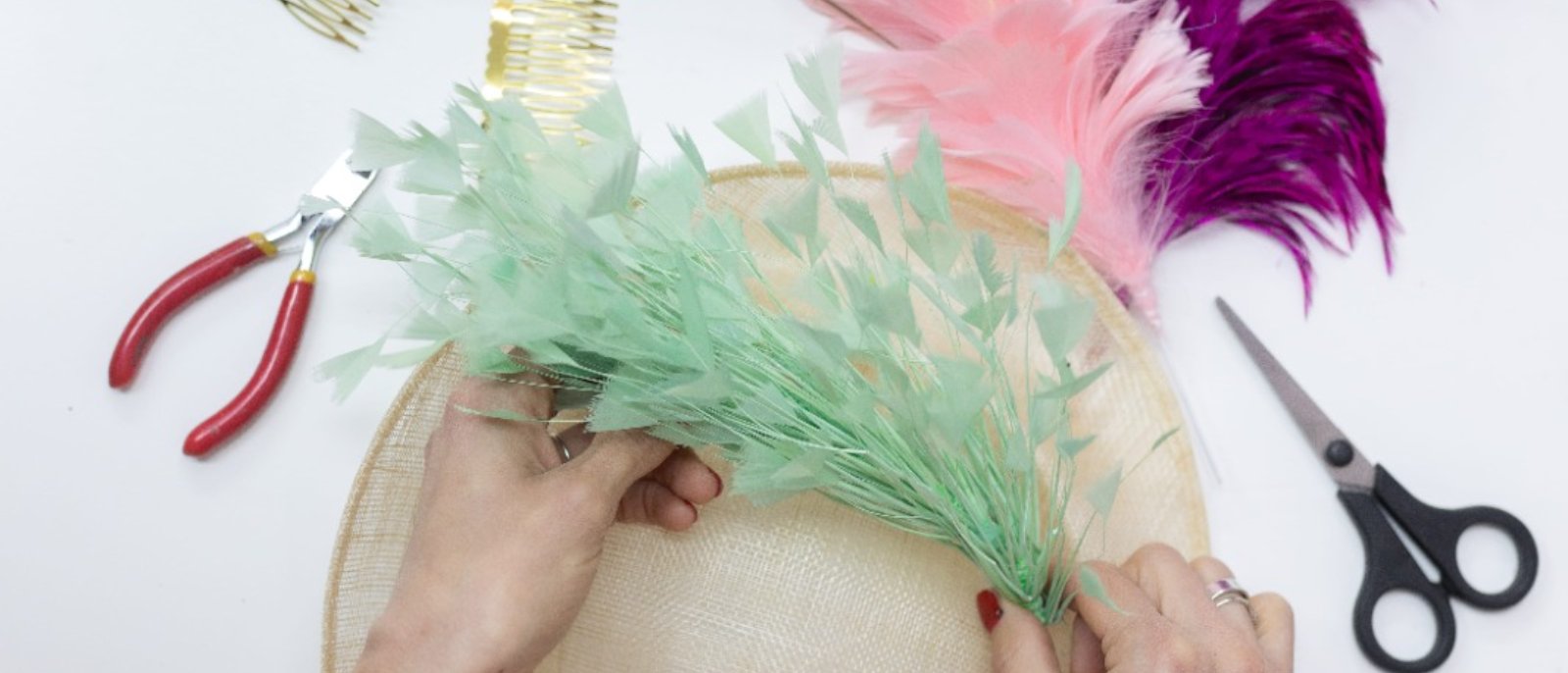 Tocados artesanales hechos a mano: por qué marcan la diferencia en una boda