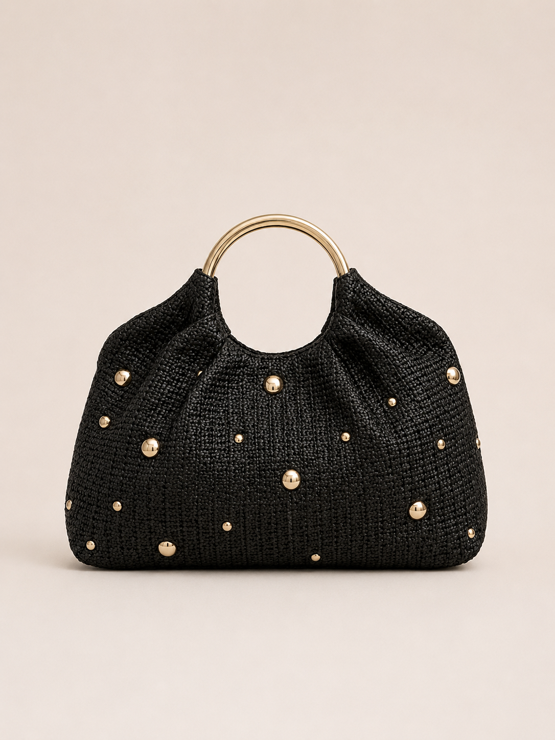 Bolso Negro con Tachas Doradas