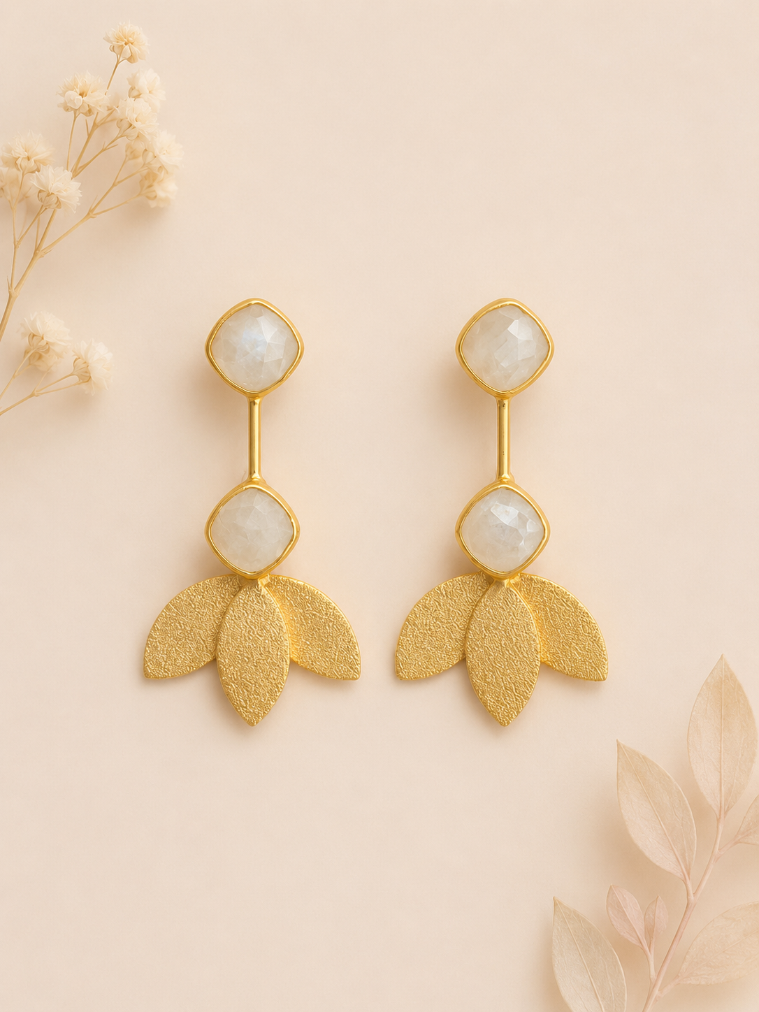Pendientes Samira Moon Blanco y Dorado