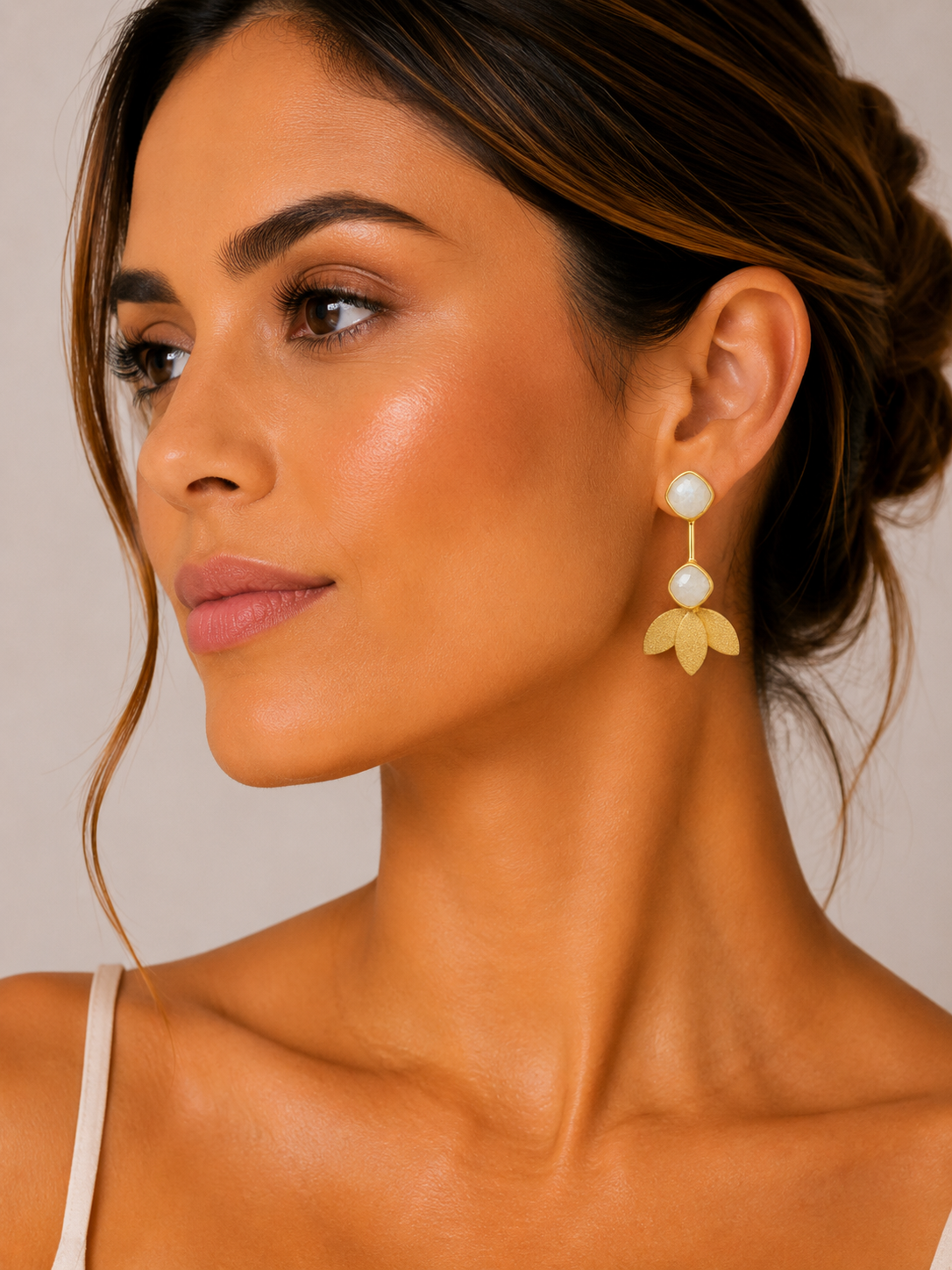 Pendientes Samira Moon Blanco y Dorado