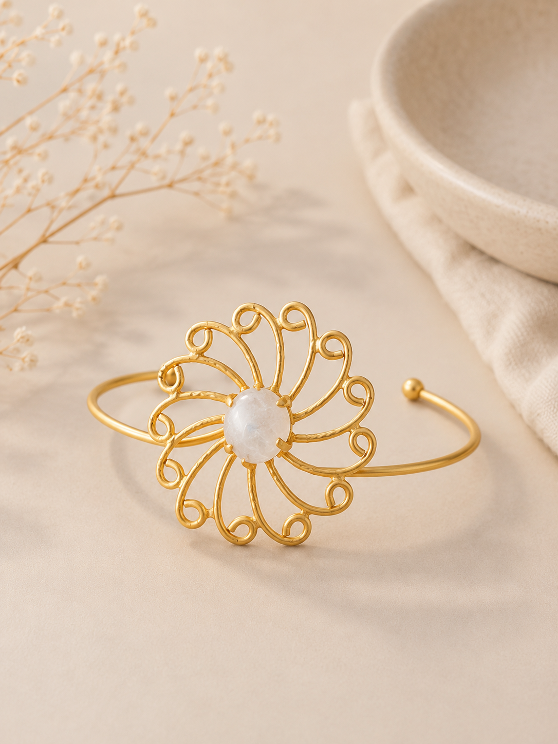 Brazalete Lunaria. Dorado y Marfil