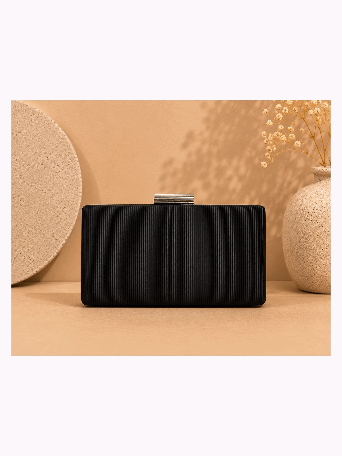 Clutch Noir Elegance.