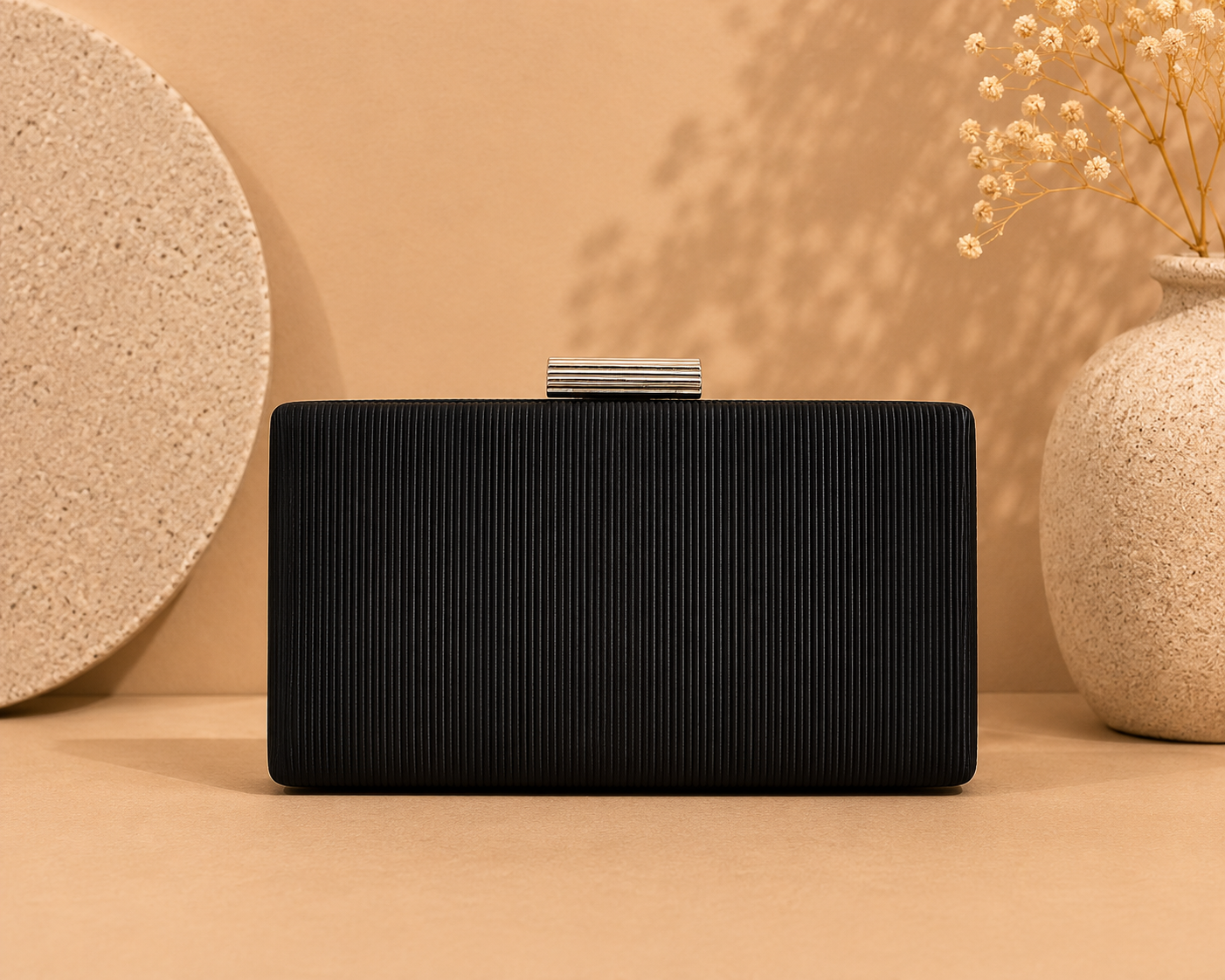 Clutch Noir Elegance.
