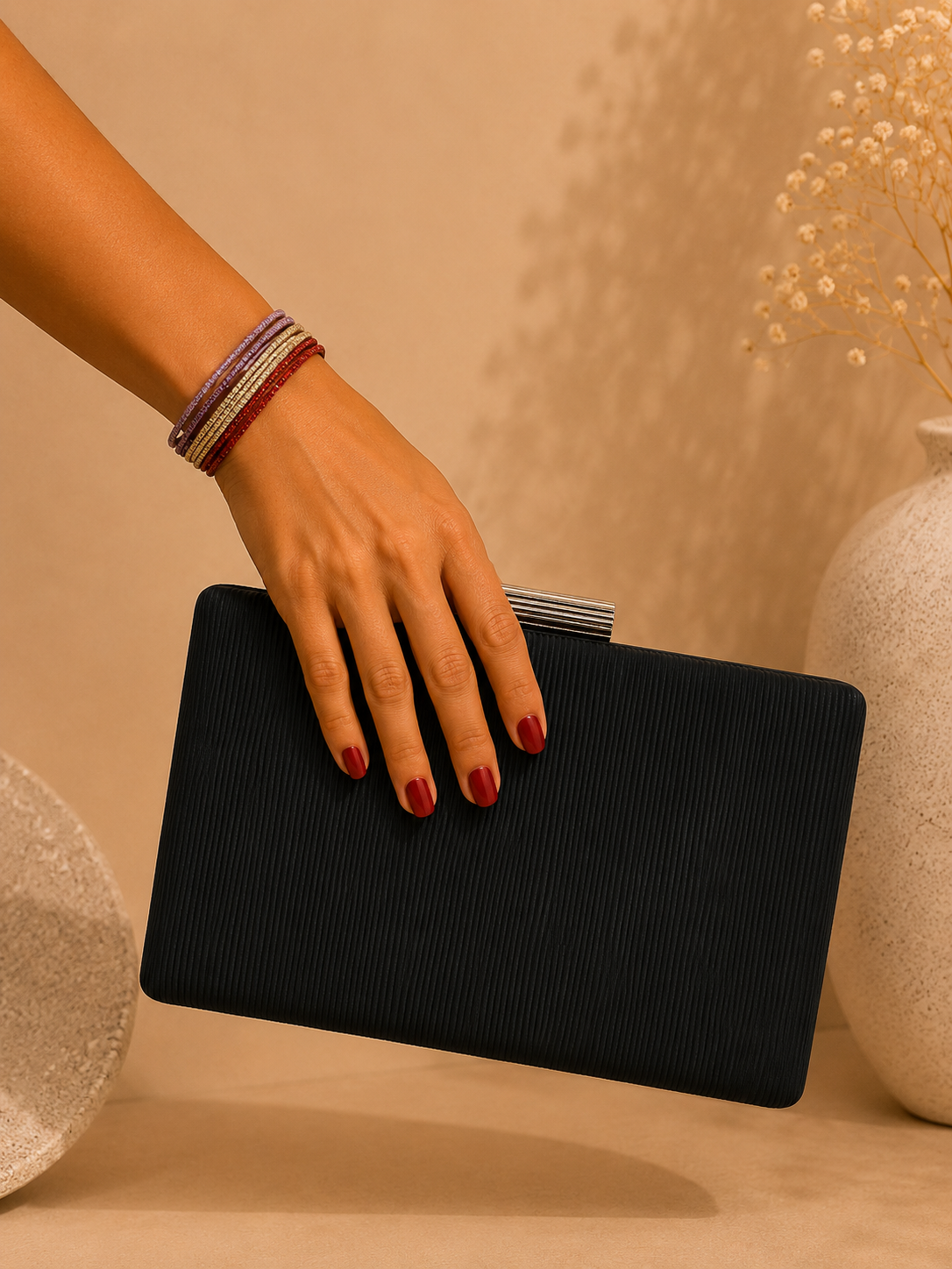 Clutch Noir Elegance.