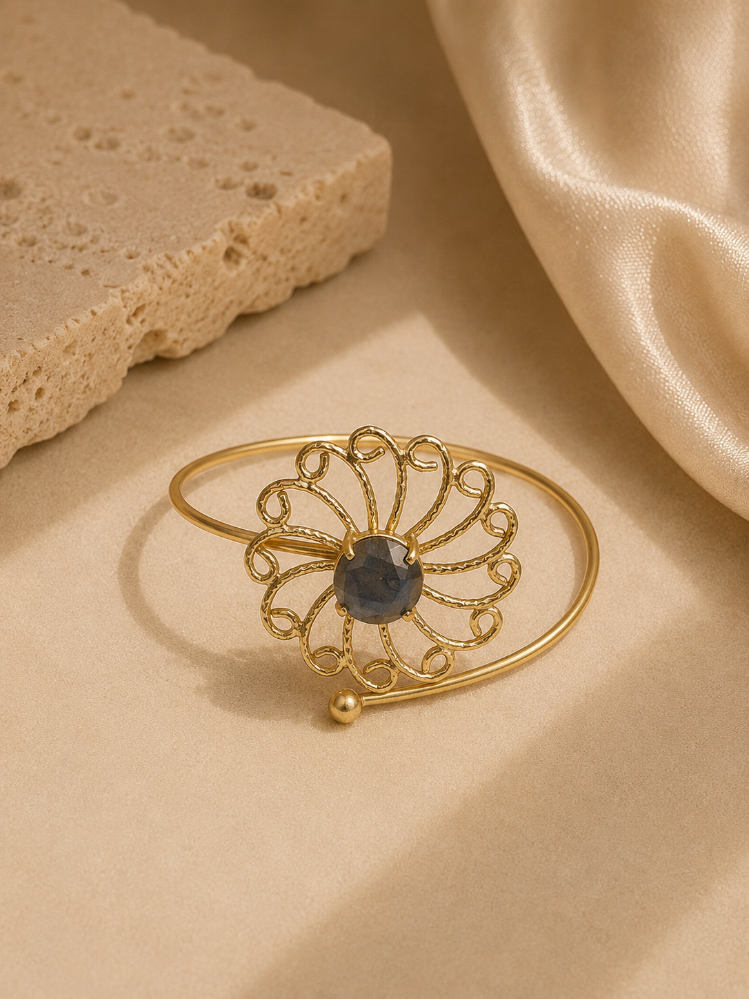 Brazalete Celeste Noa.