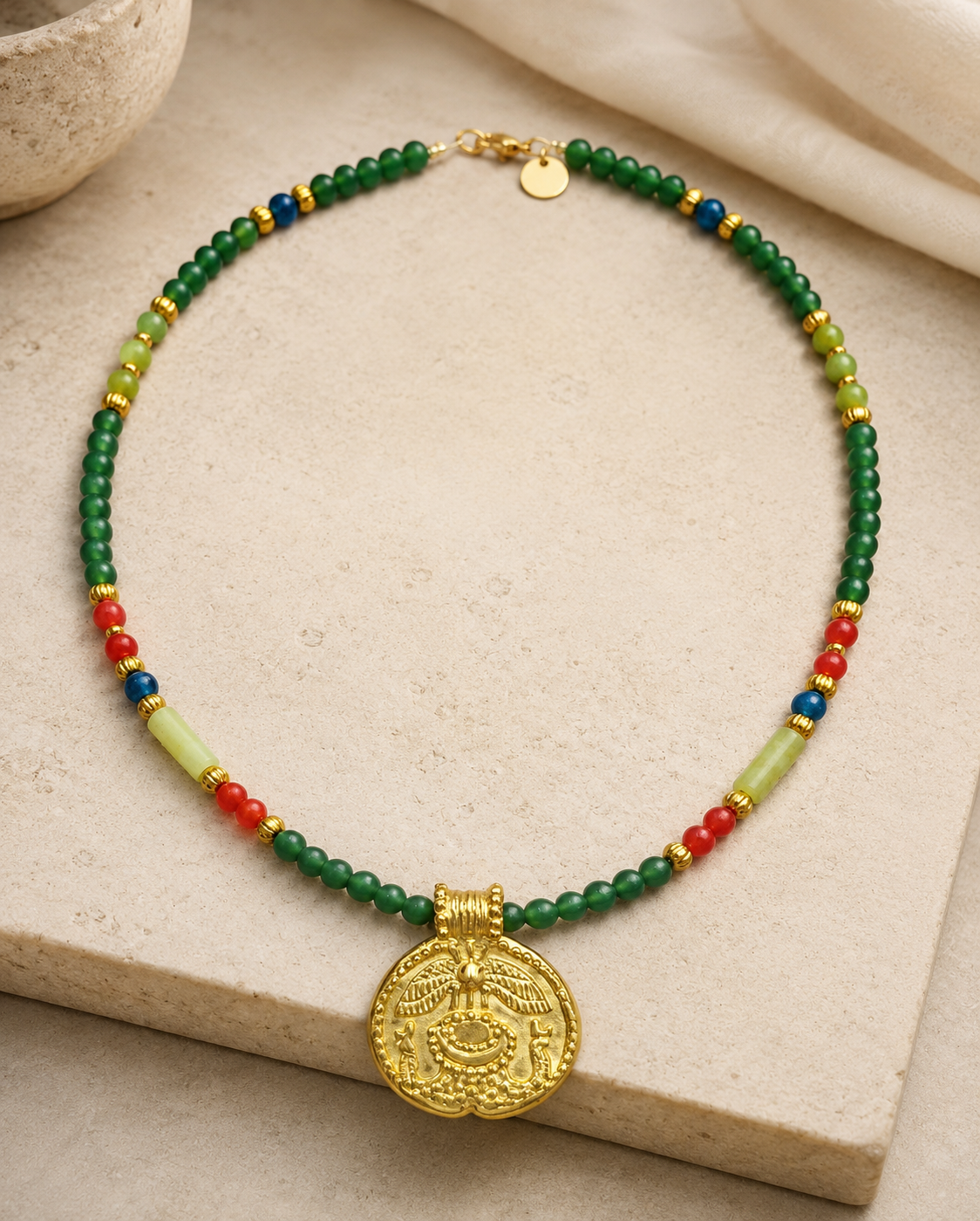 Collar Medallón Cosmogónico.