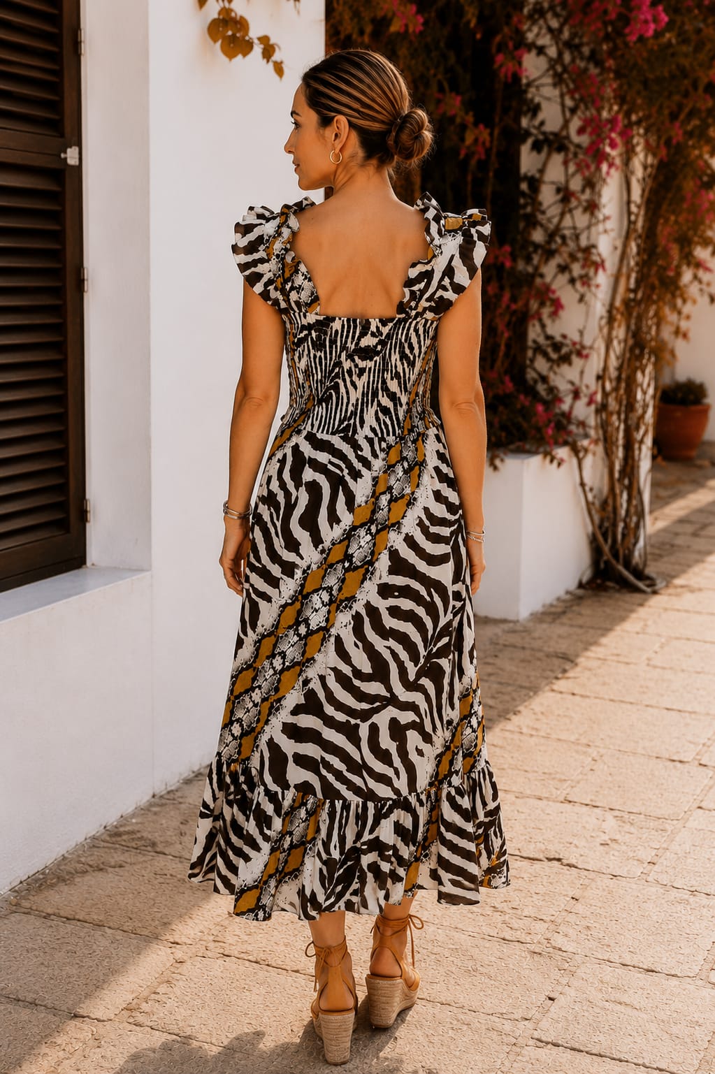 Vestido Antonella. Blanco Roto, Negro, Marrón chocolate y Mostaza, con detalles de estampado animal.