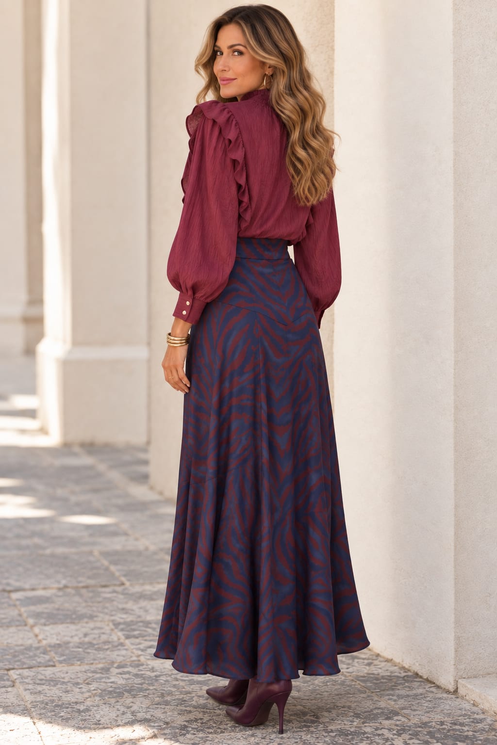 Falda Odette. Azul Marino con estampado animal en Burdeos y Vino.