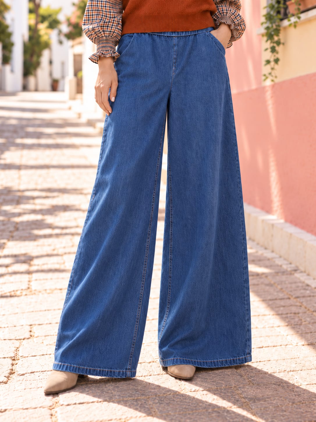 Pantalón Caterina. Azul Denim medio, con un ligero efecto lavado.